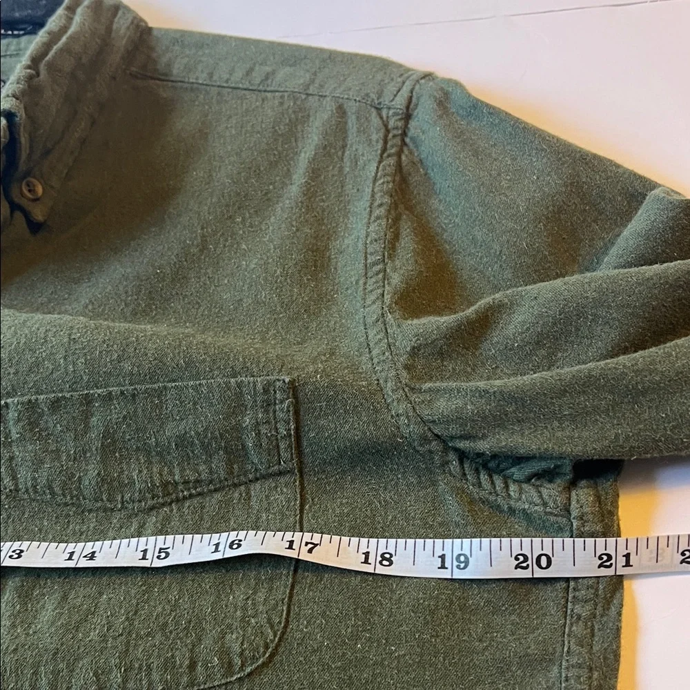 J. Crew Men's Classic Brushed Twill Casual Olive Button-Down Shirt Size S EUC